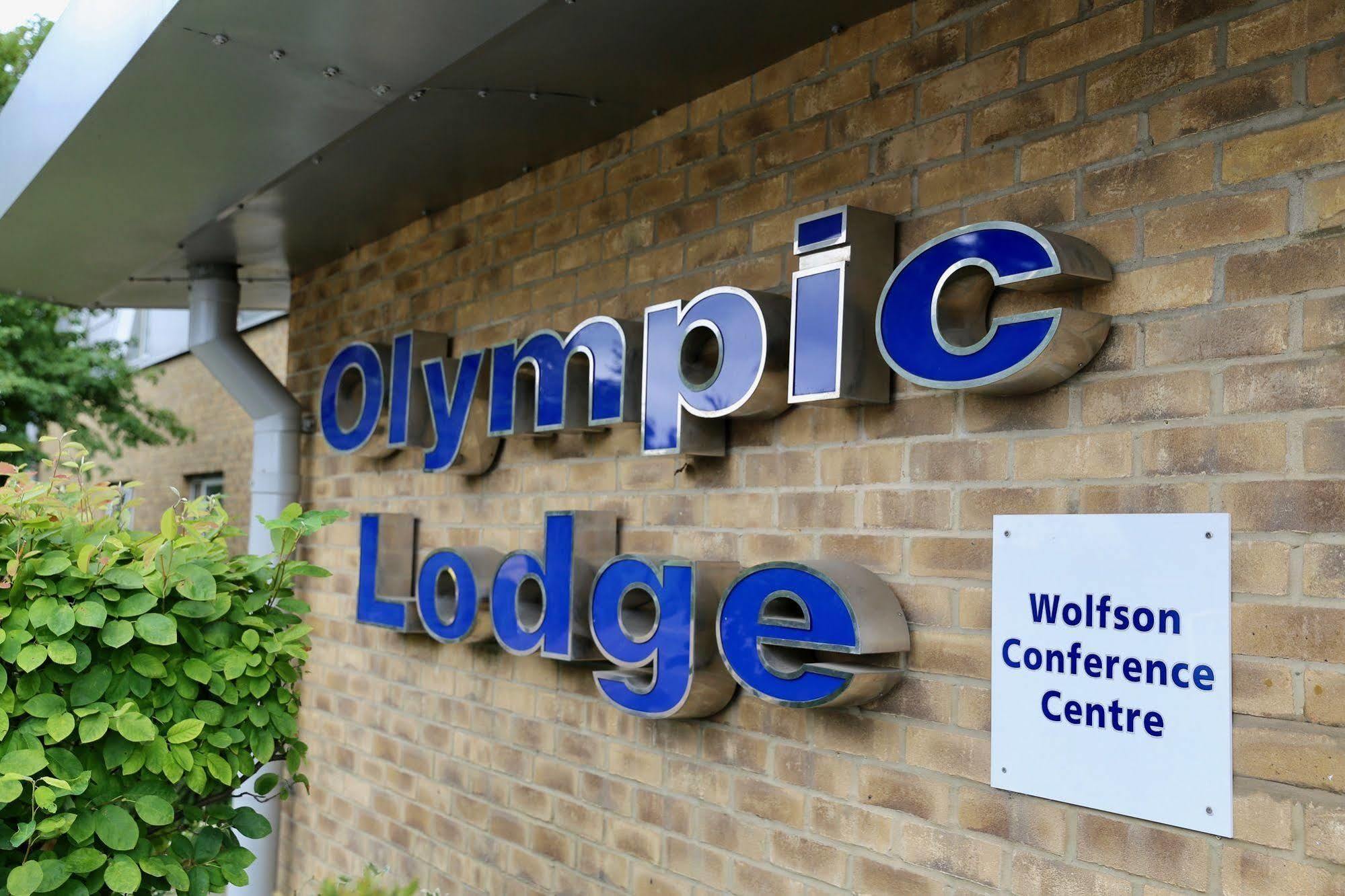 The Olympic Lodge 艾尔斯伯里 外观 照片